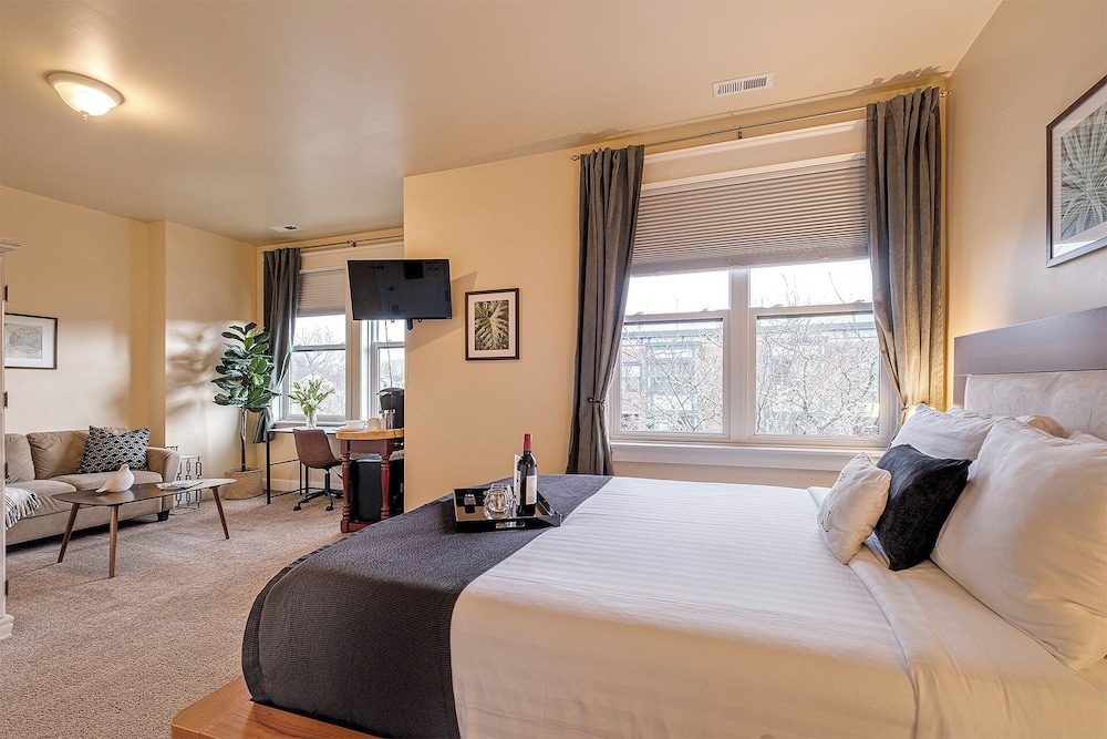 The Orenco Station Hotel - photo 19