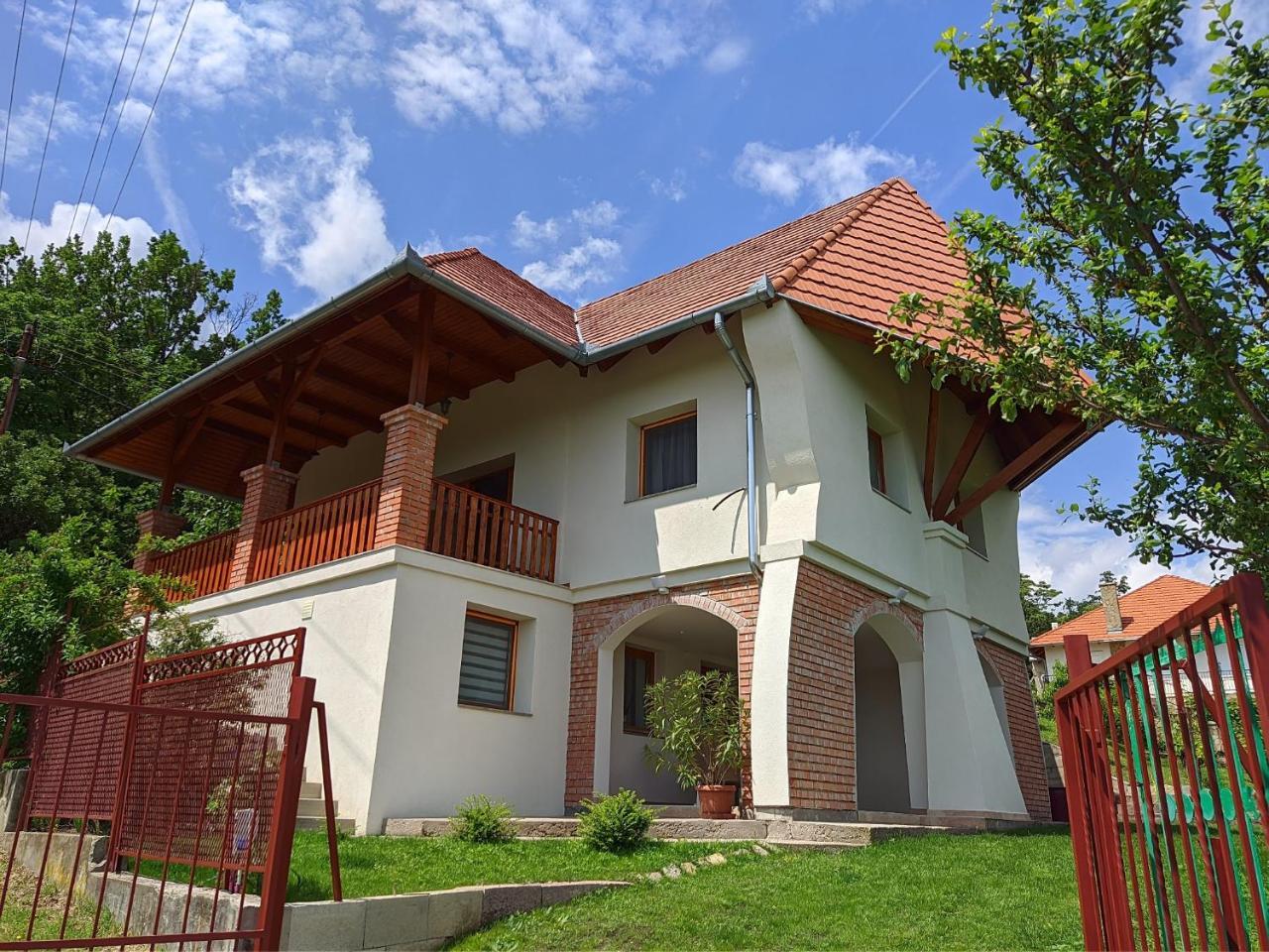 Ezüsthíd Vendégház in Vonyarcvashegy, Hungary