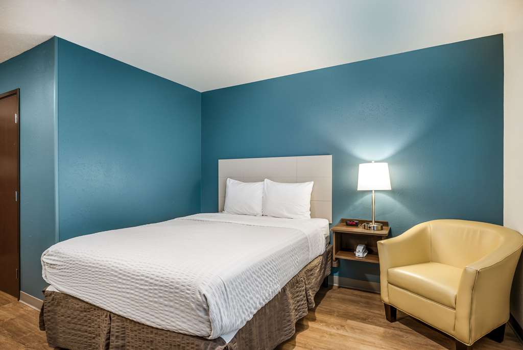 WoodSpring Suites Elgin Chicago - photo 13