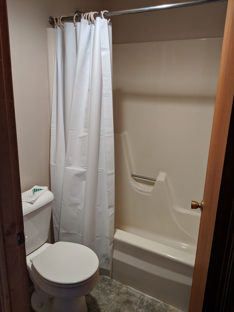 Lake Shore Farm Inn - photo 32