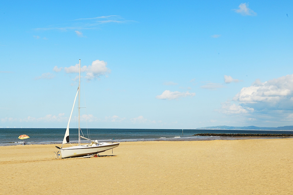 Beautiful Beach Front Cottage — 4-Star Luxury Hotel in Llandudno, United Kingdom