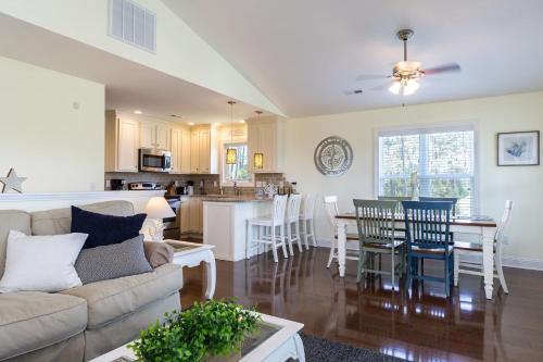 Southern Charm by Oak Island Accommodations - photo 28