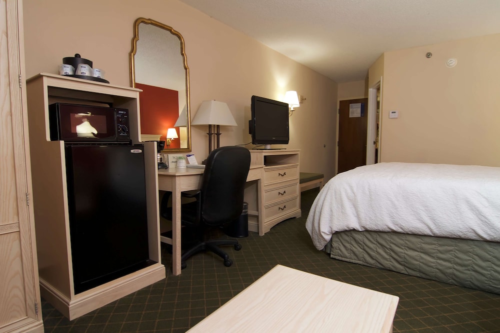 Hampton Inn Winchester University Mall Area - photo 8