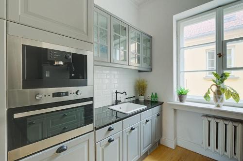 TOP Place Unique Royal Route View 4 Bedrooms 6Beds — 4-Star Luxury Hotel in Warsaw, Poland