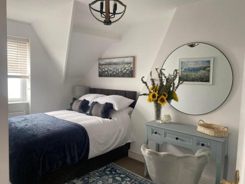 The Penthouse at Percy House Pet Friendly 2 Bedroom Apartment in Porthcawl Sleeps 4 people Located in the town centre — 4-Star Luxury Hotel in Porthcawl, United Kingdom