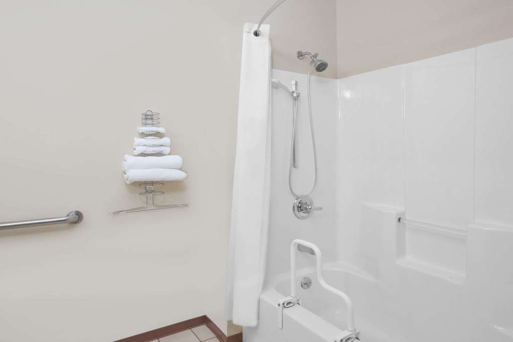 Super 8 by Wyndham Mason City - photo 7