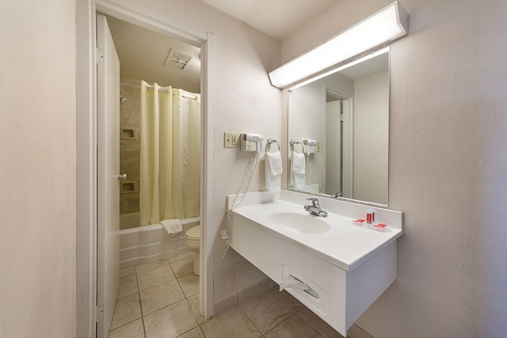 Parkview Inn and Conference Center - photo 8