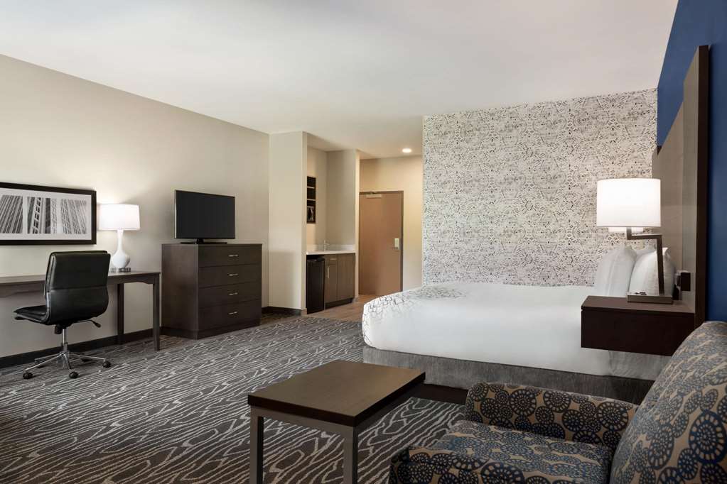 La Quinta Inn & Suites by Wyndham Rock Hill - photo 40