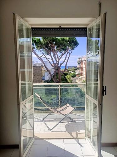 Sea view apartment 3 minutes walk to the beach — 4-Star Luxury Hotel in Terracina, Italy