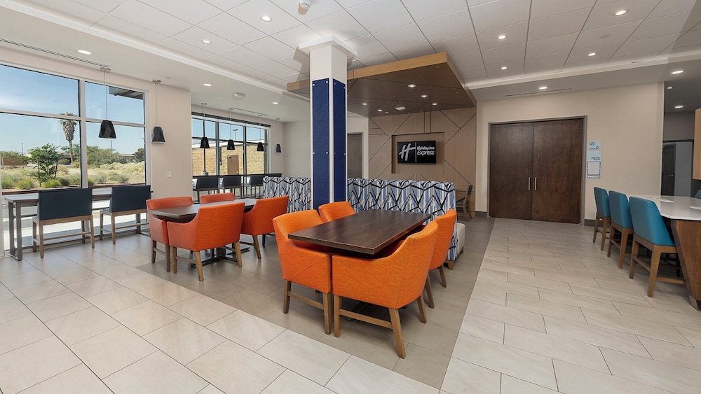 Holiday Inn Express & Suites Ridgecrest China Lake by IHG - photo 28