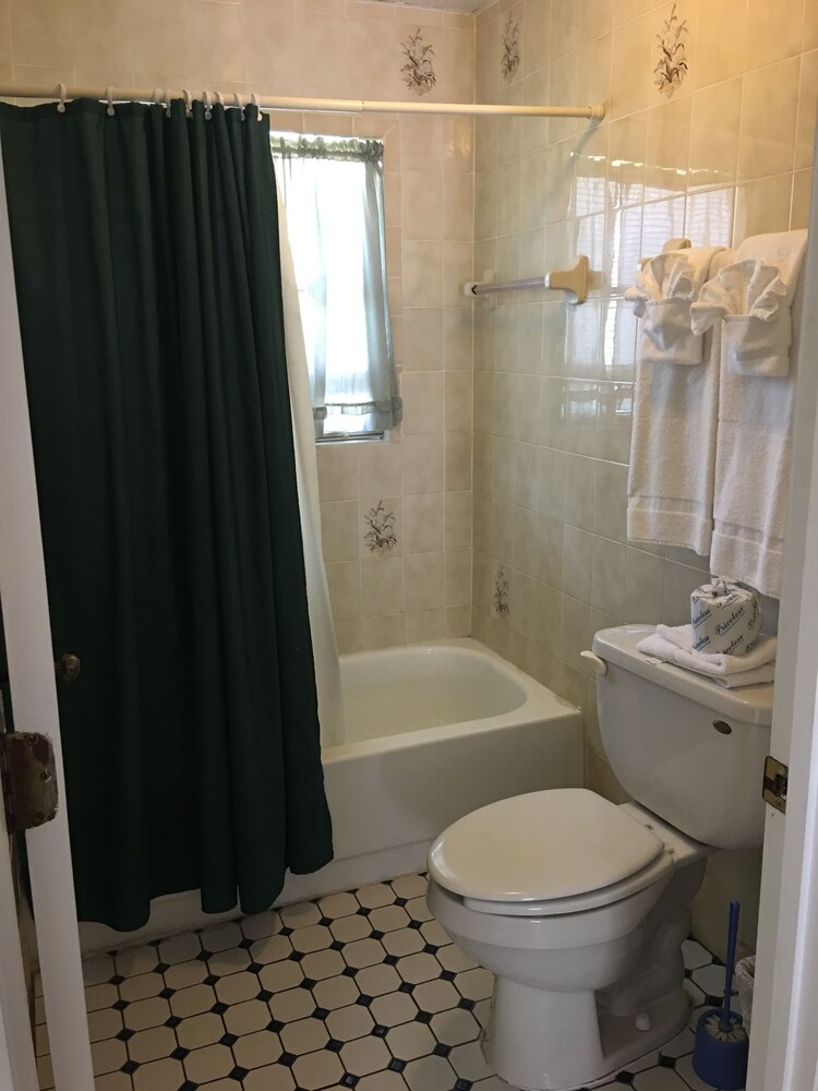 The Rivers Edge Motel - photo 21