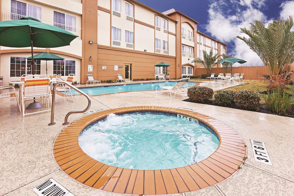 La Quinta Inn & Suites by Wyndham Houston Hobby Airport - photo 9