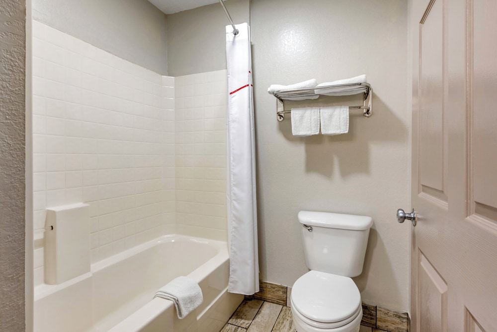 Americas Best Value Inn And Suites Clinton Jackson - photo 17