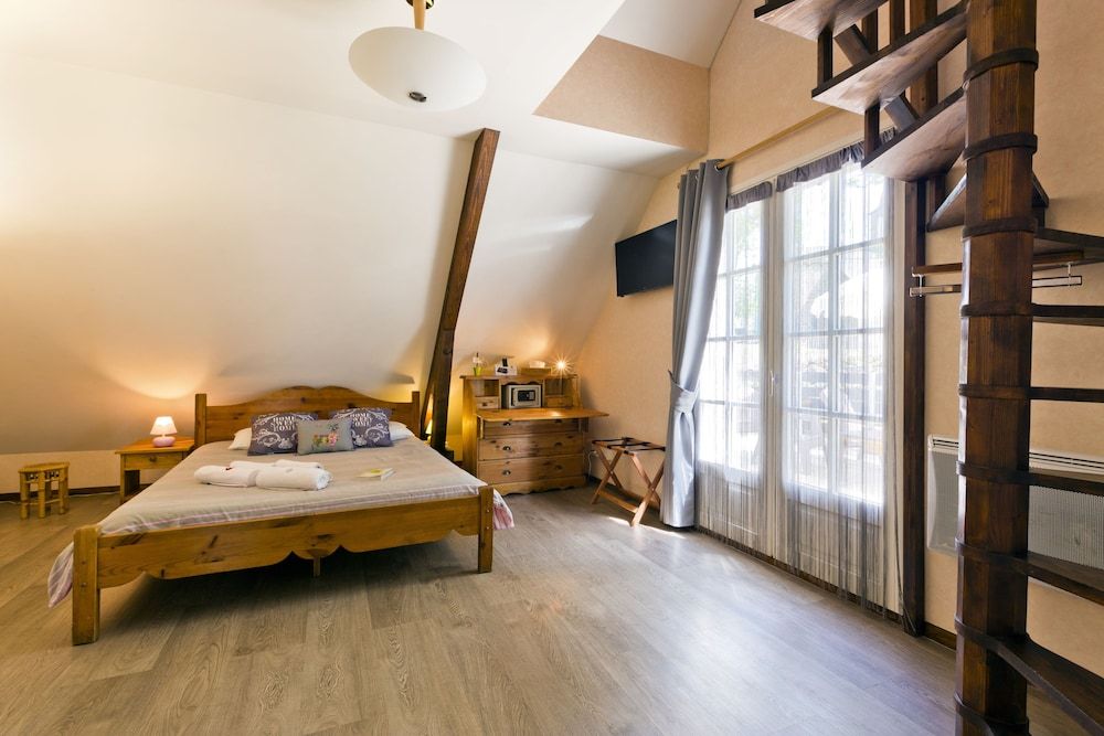 Logis Hotel L’auberge Du Bougnat in Clermont-Ferrand, France