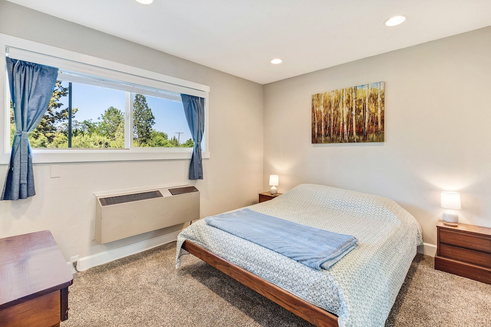 Bend Riverside Inn & Suites - photo 102