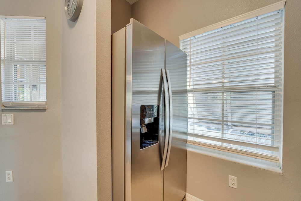 9 Mi to Disney Resort Getaway with Private Patio - photo 3