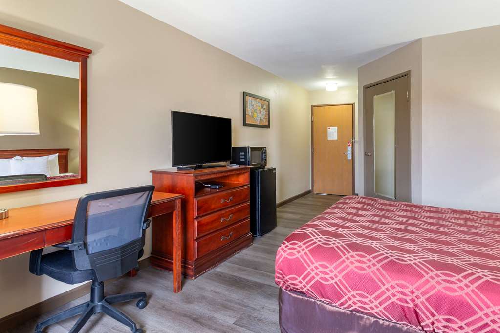 Econo Lodge Inn & Suites Dickson - photo 10
