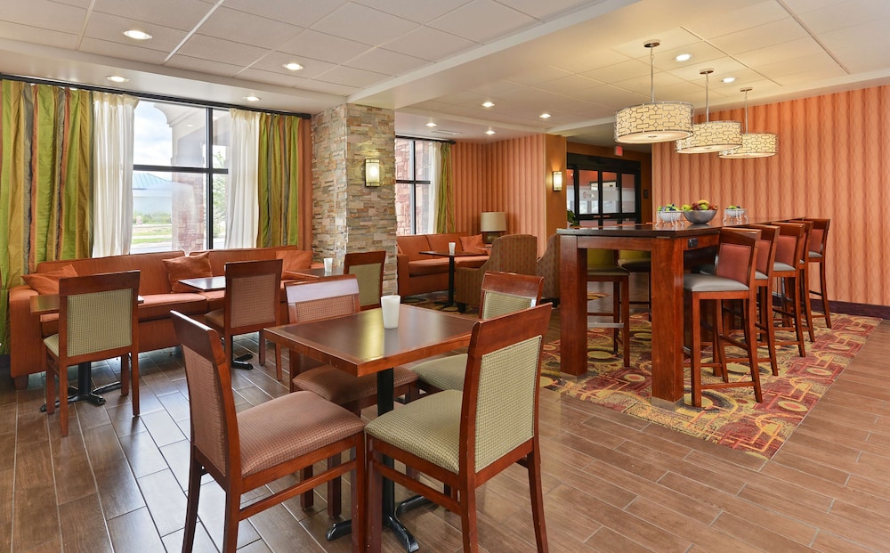 Hampton Inn Muscatine - photo 3