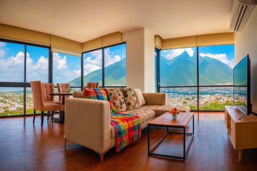 Moderno Ubicacion Vistas Seguridad y Estilo — 4-Star Luxury Hotel in Monterrey, Mexico