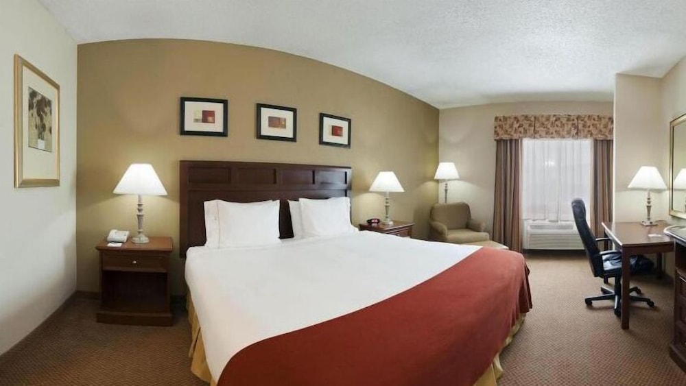 Holiday Inn Express Hotel & Suites by IHG - photo 6