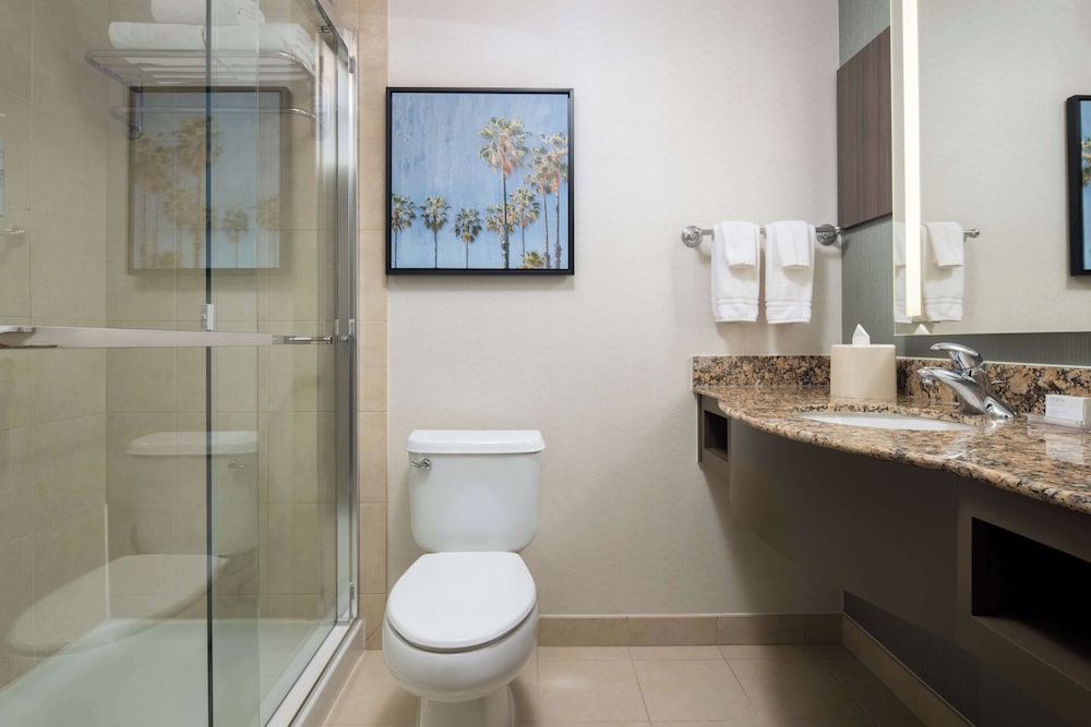 Hilton Garden Inn Fontana - photo 25