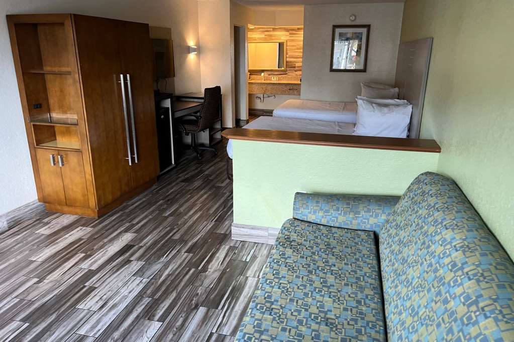 Baymont by Wyndham Orlando Downtown - photo 8