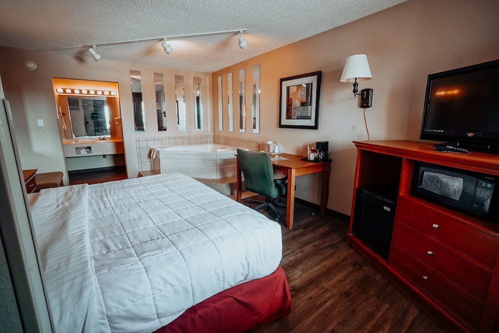 Lamplighter Inn & Suites North - photo 10