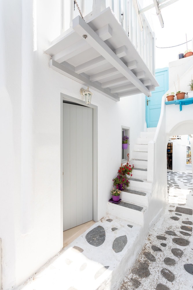 i Diva Mykonos — 4-Star Luxury Hotel in Mykonos, Greece
