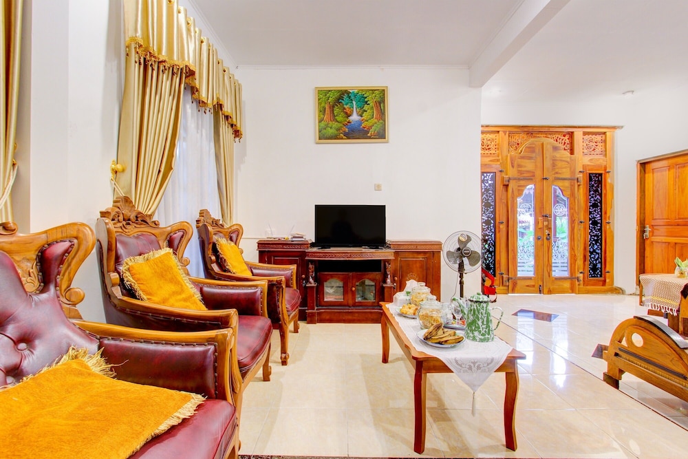 Hotel O Mbah Carik Homestay Syari Ah — Mungkid