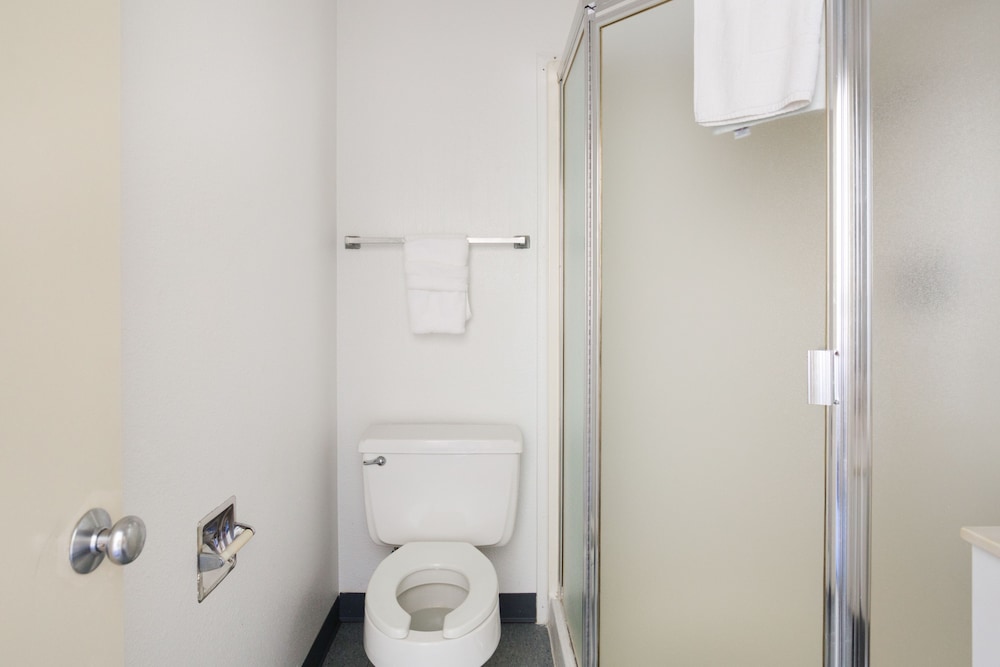 Days Inn by Wyndham New Philadelphia - photo 17