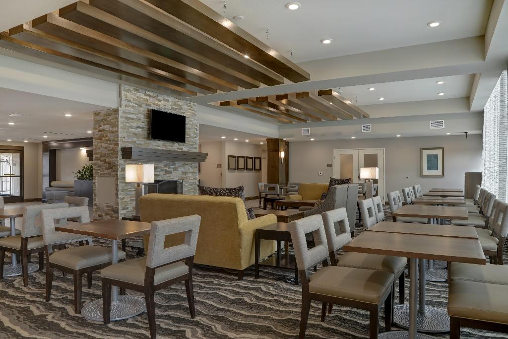 Clarion Hotel Overland Park - photo 26