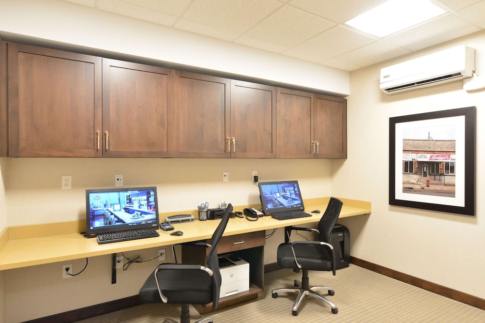 Hampton Inn & Suites Menomonie UW Stout - photo 52