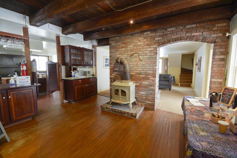 Brook Road Inn - photo 24