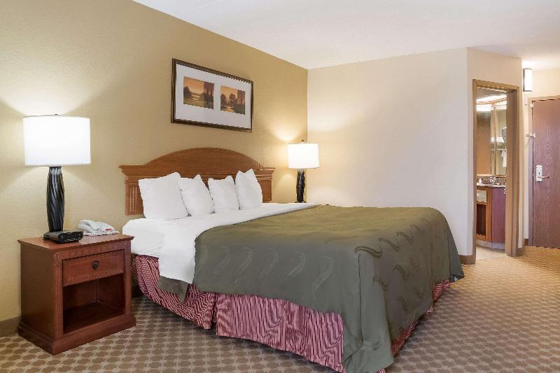 Quality Inn & Suites - photo 21