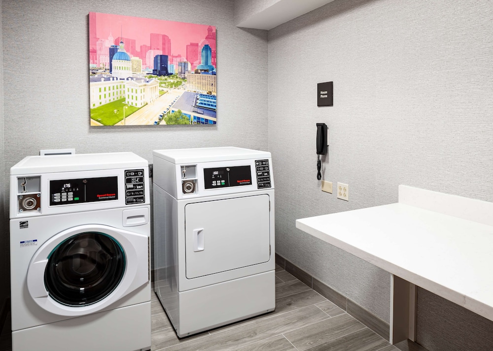 Hampton Inn & Suites St. Louis at Forest Park - photo 25