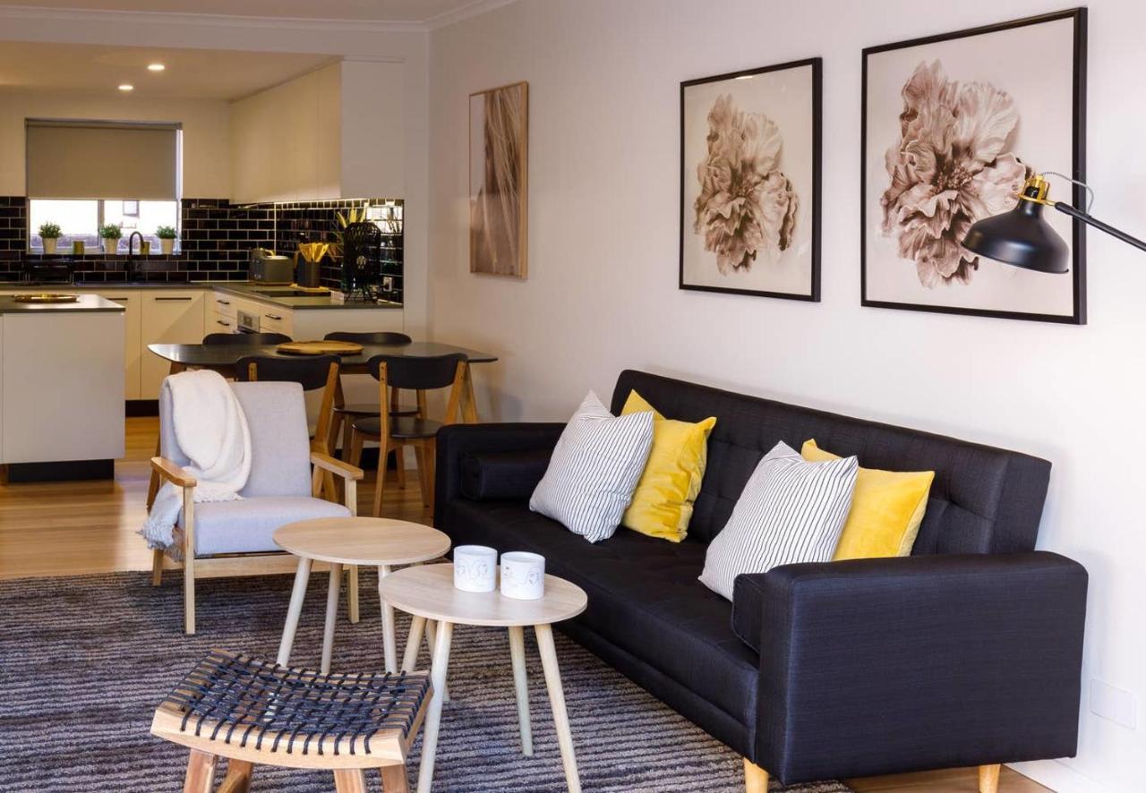 2 Bdrm Apt in Annandale with Courtyard & Parking — 4-Star Luxury Hotel in Sydney, Australia