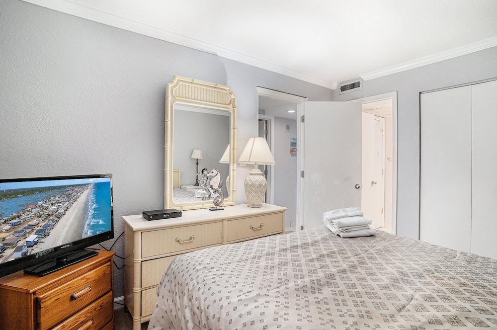 0511 Waters Edge Resort 2 Bedroom Condo by RedAwning - photo 5