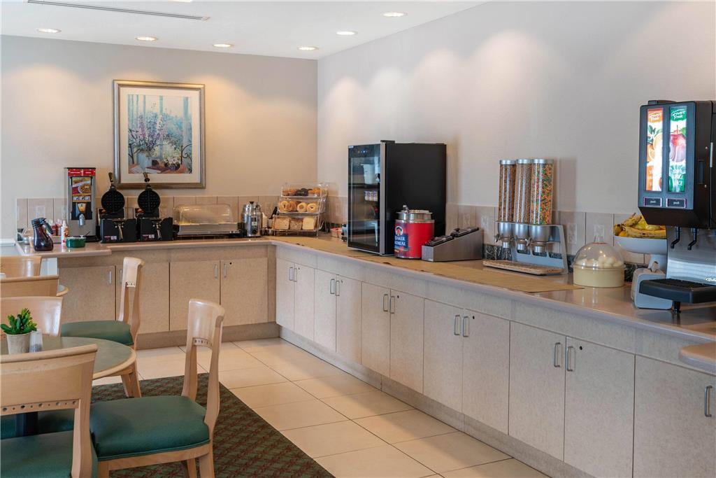 La Quinta Inn and Suites Fort Myers I 75 - photo 35