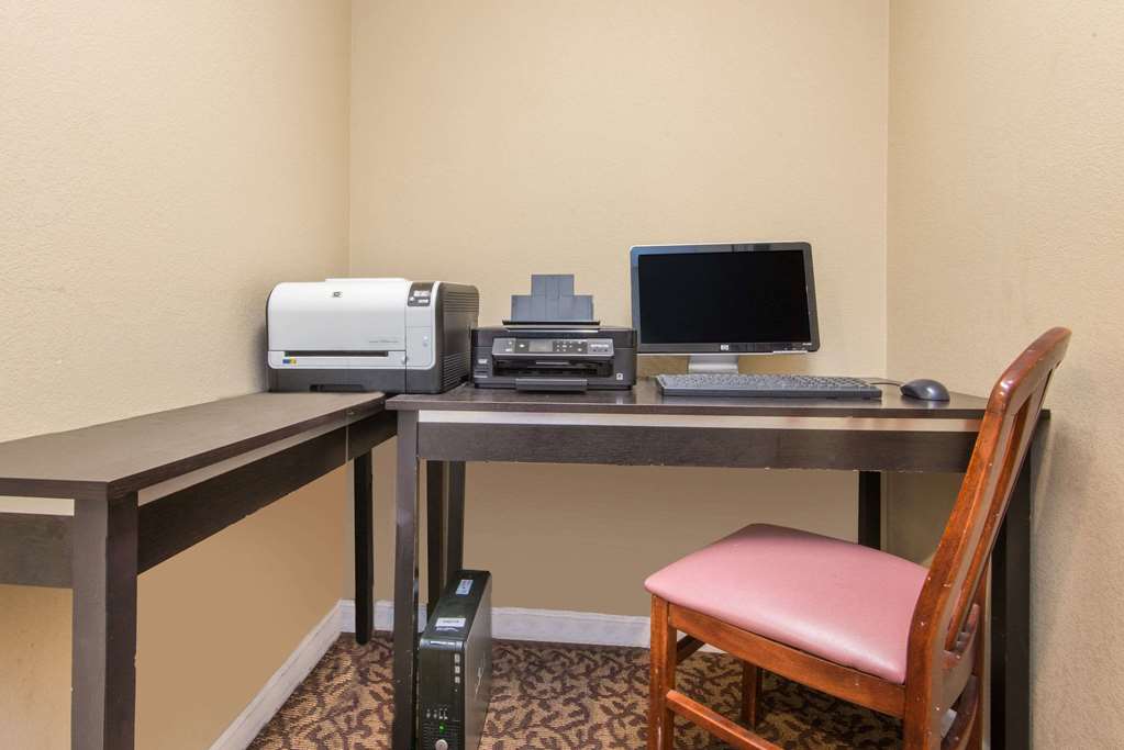 Hawthorn Extended Stay by Wyndham Wichita - photo 32