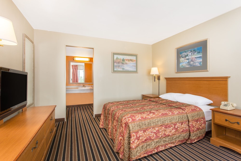 Travelodge Fredericksburg South - photo 5