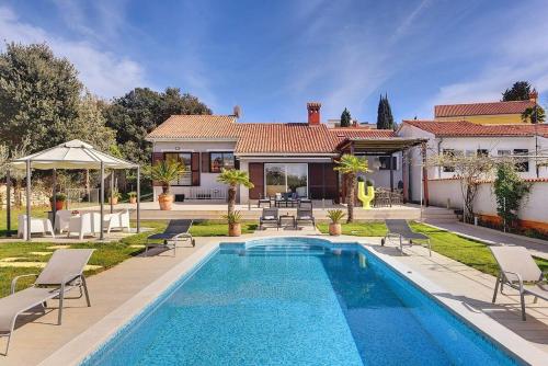 Villa Contessa Del Mar in Pula for 7 people only 200 meters from the beach & pet friendly — 4-Star Luxury Hotel in Pula, Croatia