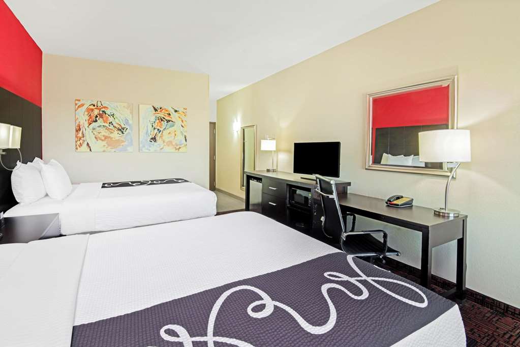 La Quinta Inn & Suites by Wyndham Elk City - photo 6