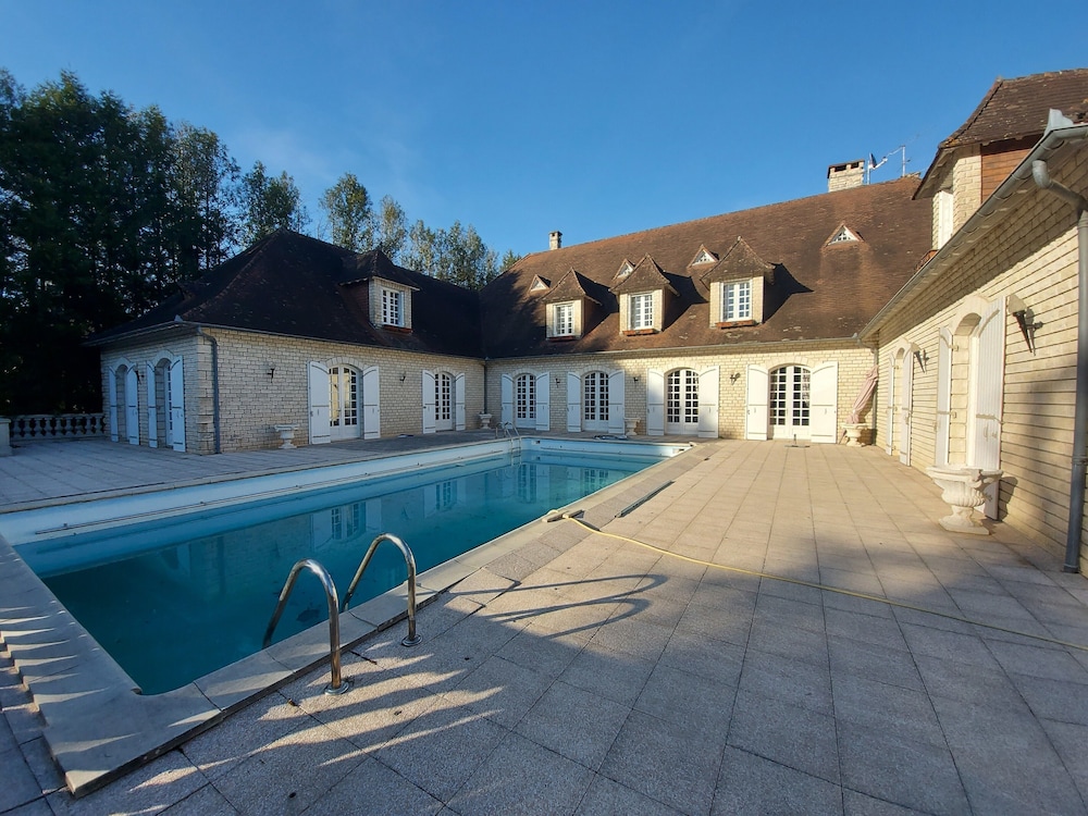 Le Belvedere — hotel in Thiviers
