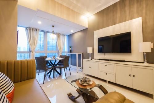 Spacious 2BR Apartment in BGC with Workspace & Washer — 4-Star Luxury Hotel in Manila, Philippines