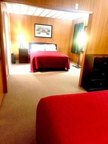 Big Red Inn — Laurel