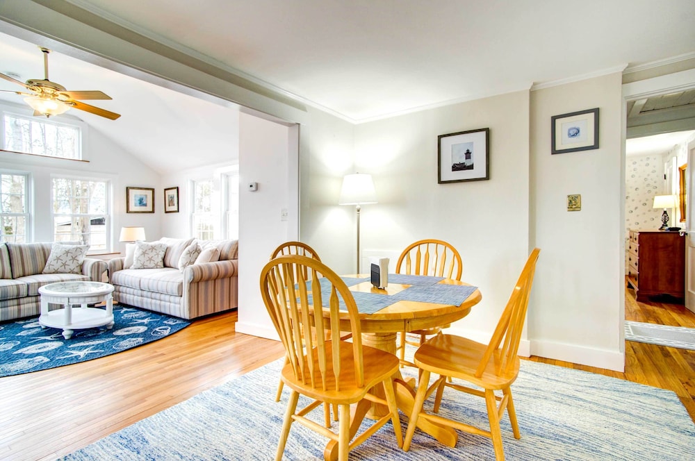 2 Mi to Beach Walkable Coastal Gem in Hyannis — 4-Star Luxury Hotel in Hyannis, United States