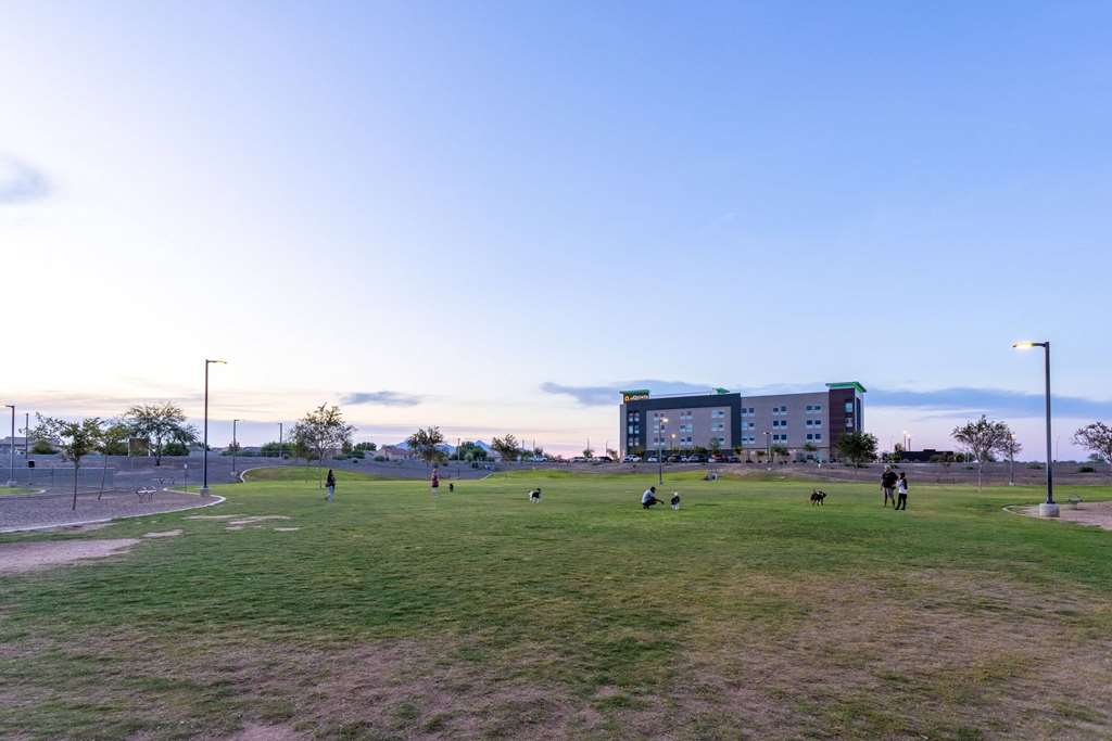 La Quinta Inn & Suites by Wyndham Maricopa Copper Sky - photo 36