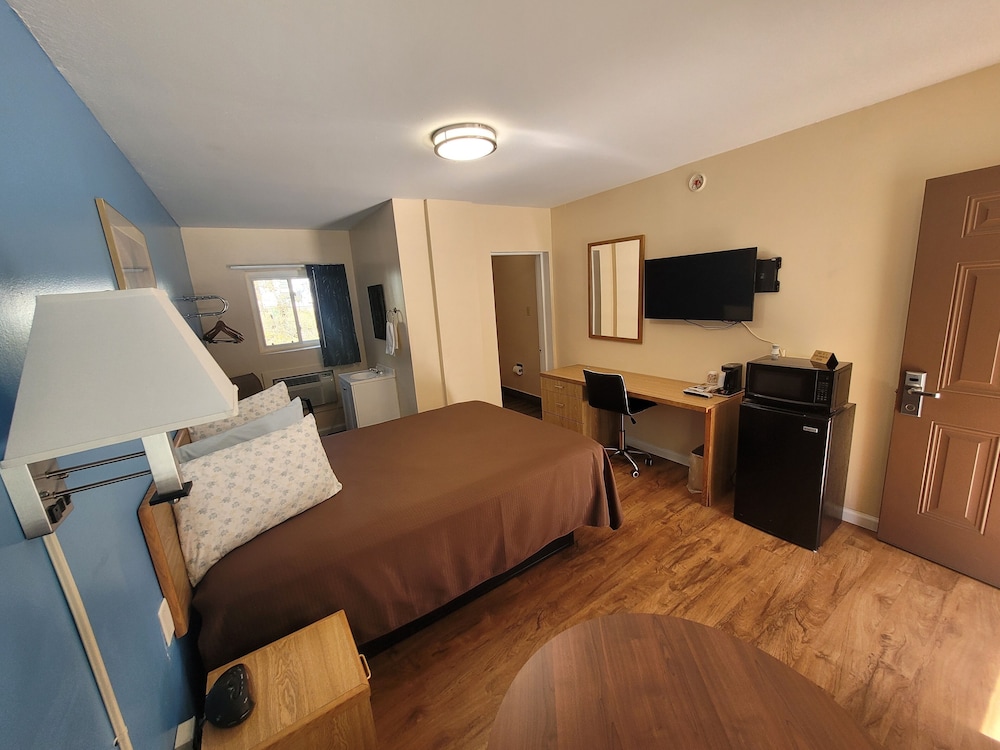 Economy Inn Sylva - photo 13