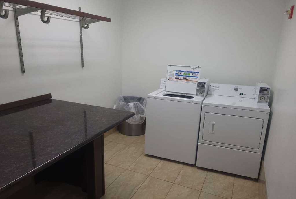 La Quinta Inn & Suites by Wyndham Dalhart - photo 77