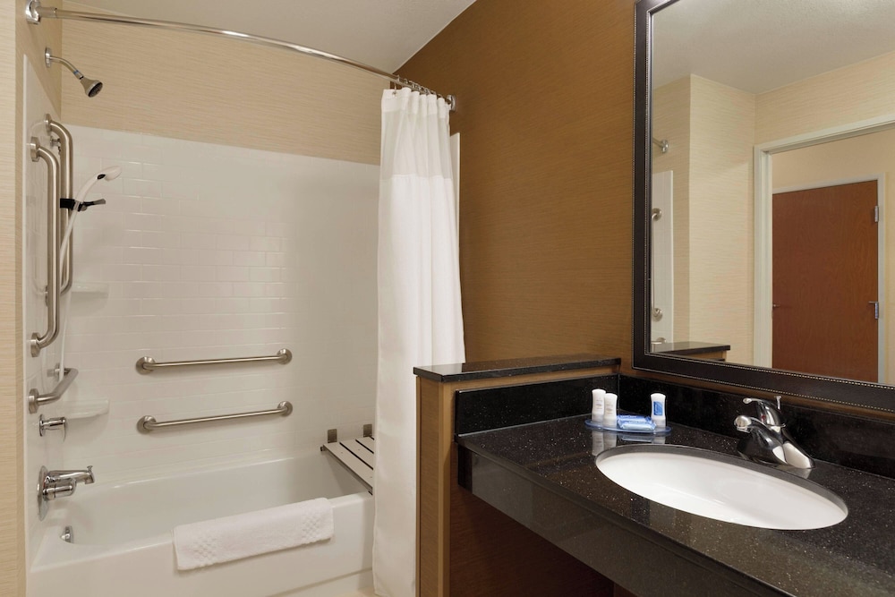 Fairfield Inn & Suites Bismarck North - photo 15